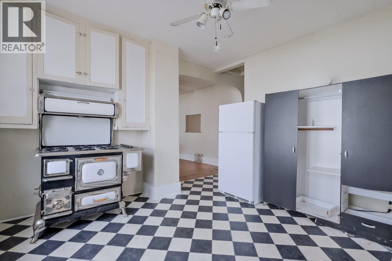 13218 Kelly Avenue Property Photo 6