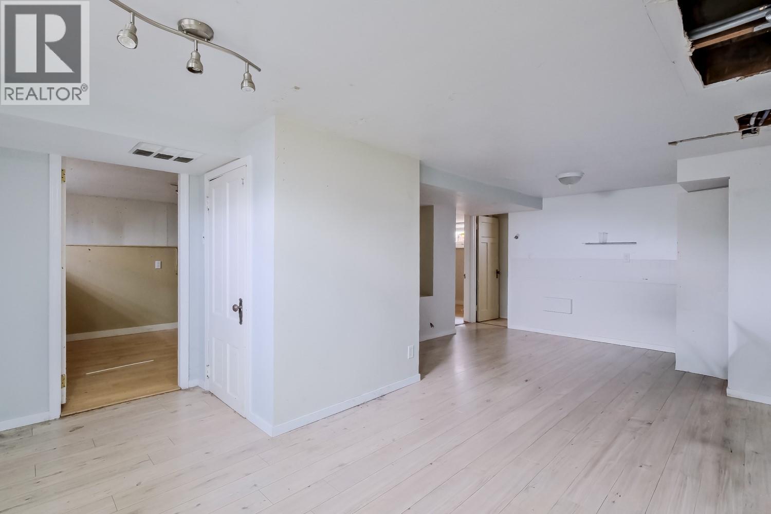 13218 Kelly Avenue Property Photo 16