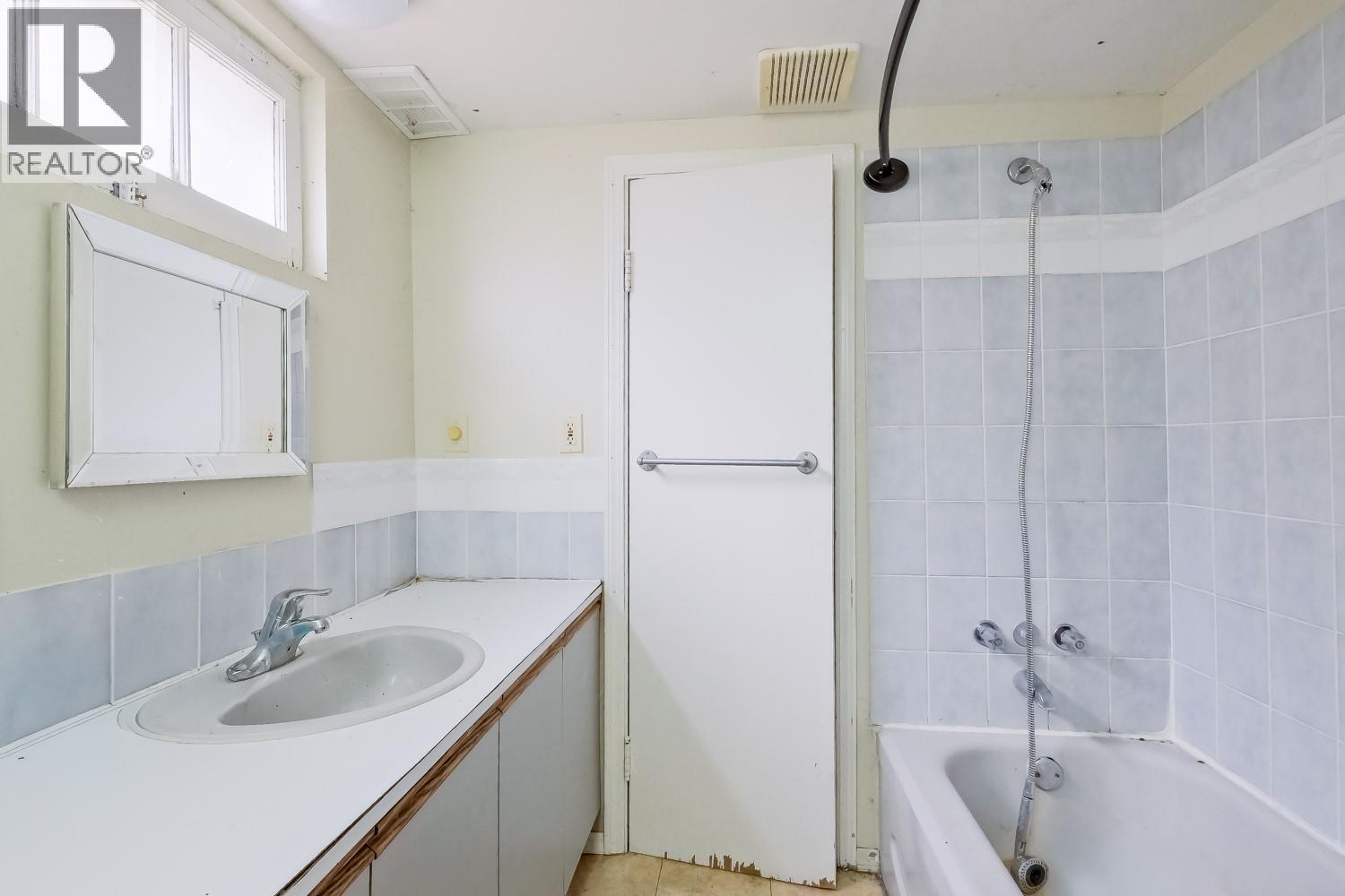 13218 Kelly Avenue Property Photo 20