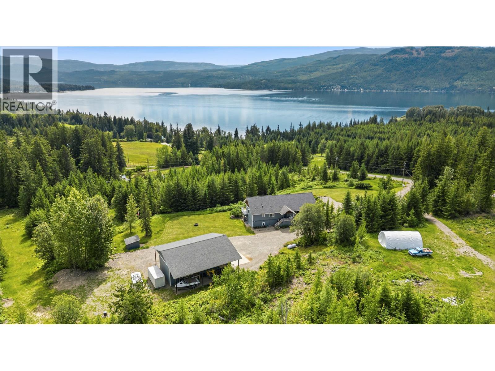 6137 Line 17 Road Property Photo 1