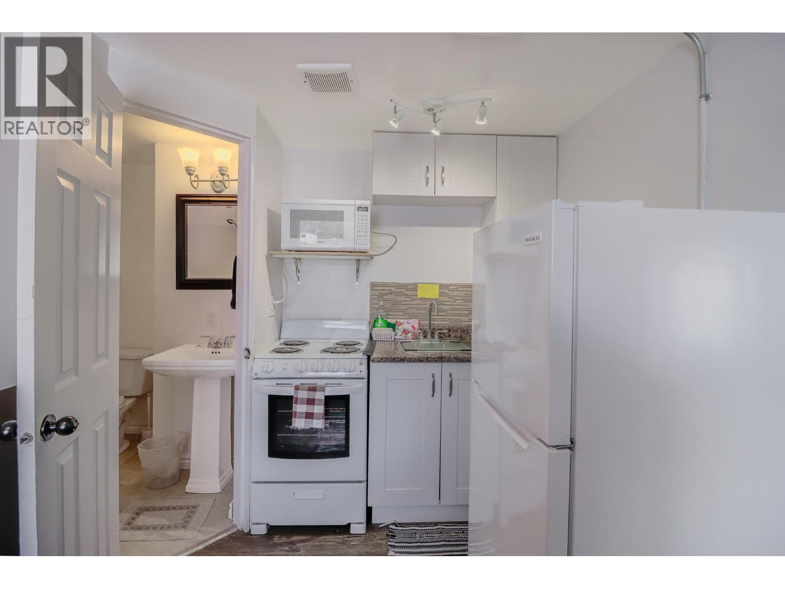 432 Van Horne Street S Property Photo 15