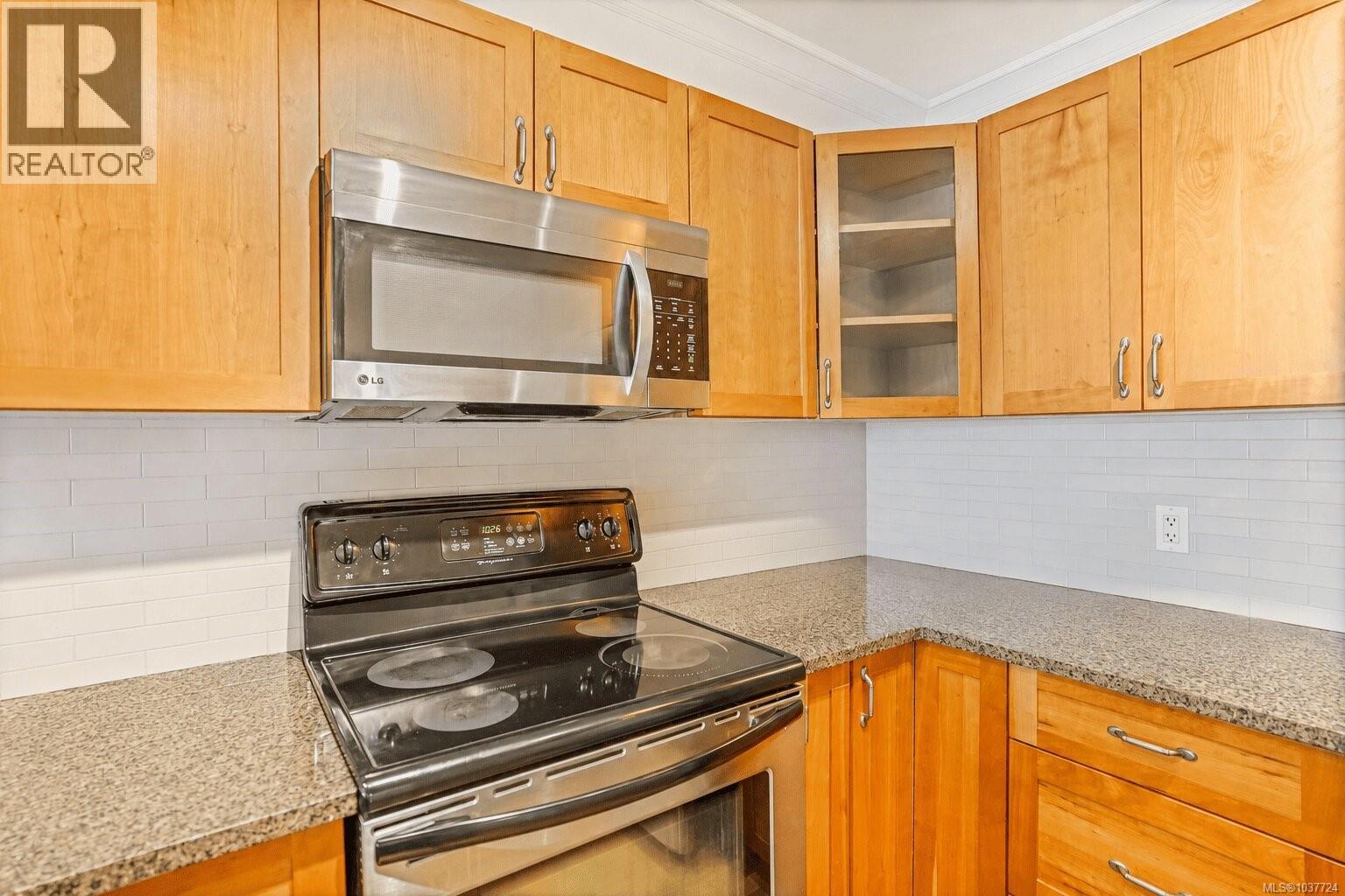 204 1514 Church Ave Property Photo 5