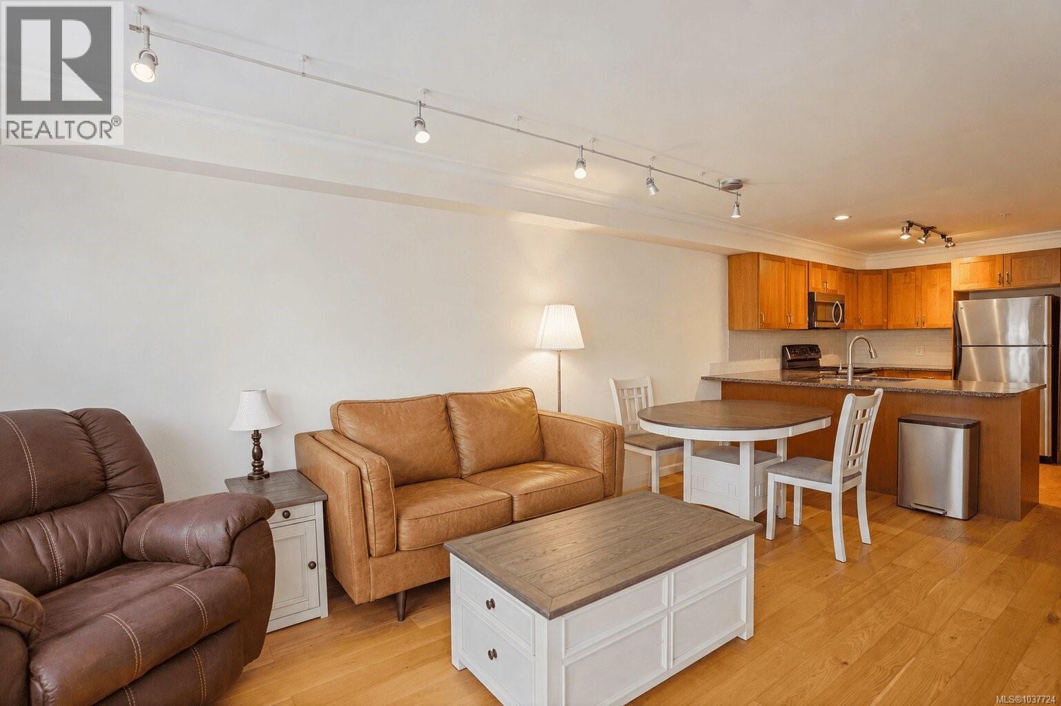 204 1514 Church Ave Property Photo 6