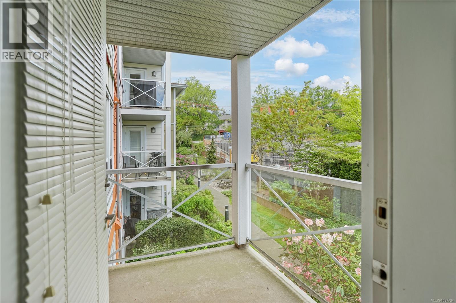 204 1514 Church Ave Property Photo 10