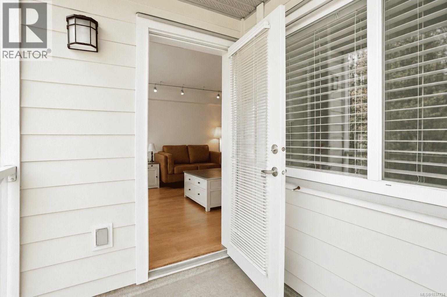 204 1514 Church Ave Property Photo 11