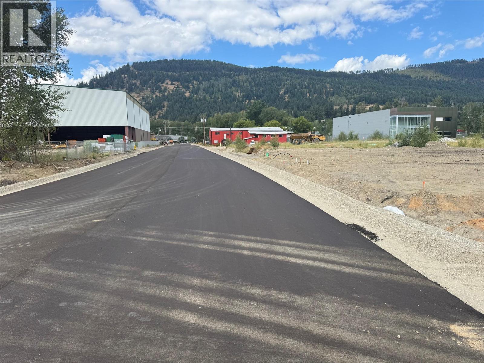 1837 Shuswap Avenue Lot# 4 Property Photo 4