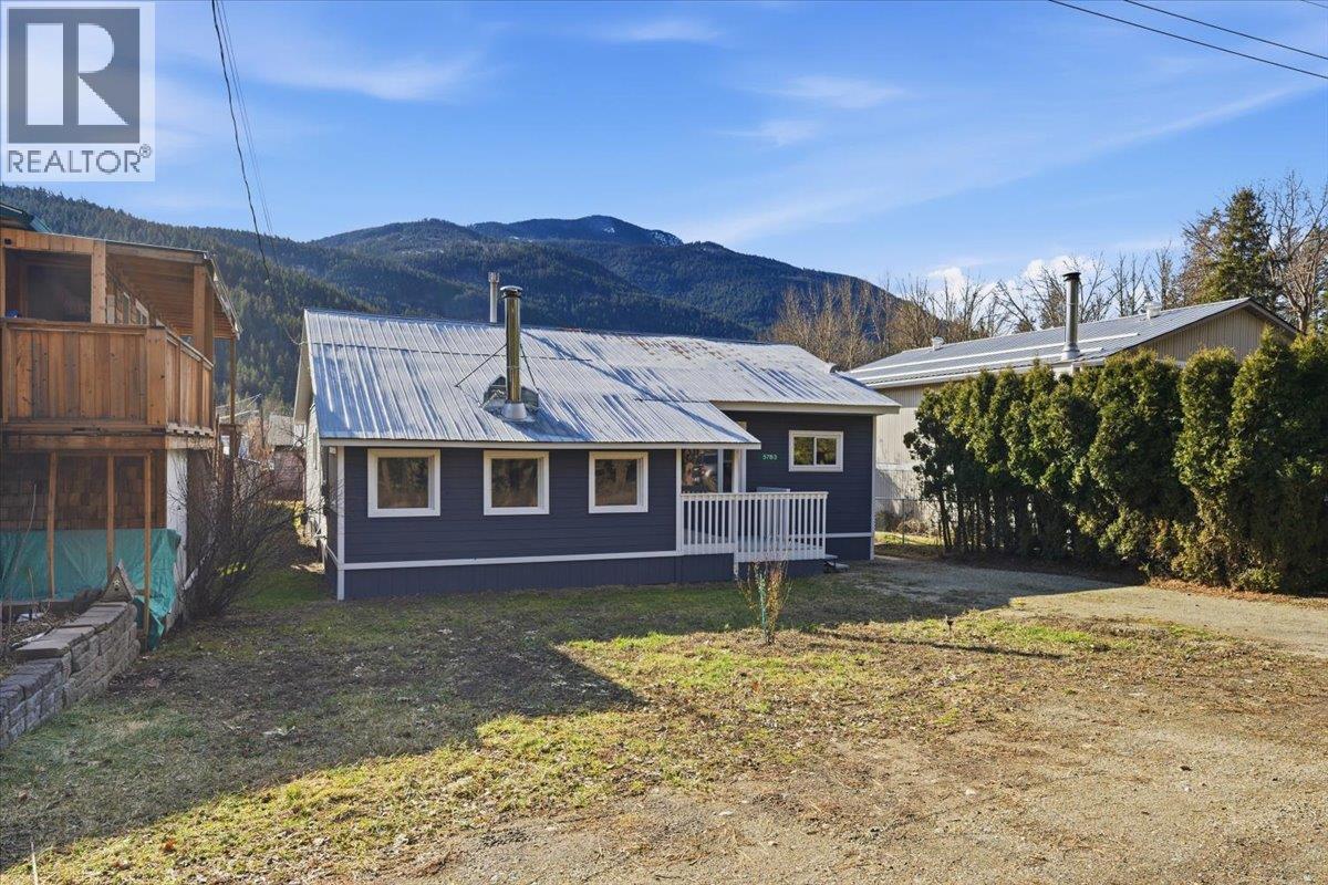 5783 Tuktakamin Road Property Photo 1
