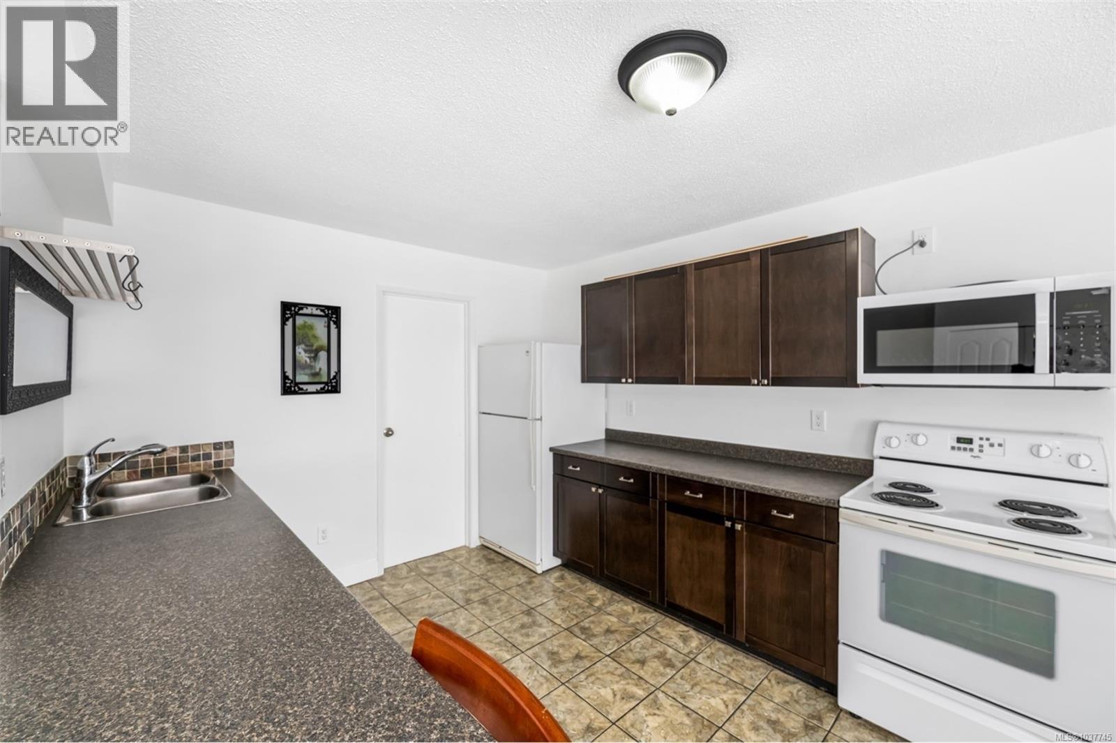 99 18 King George St Property Photo 2