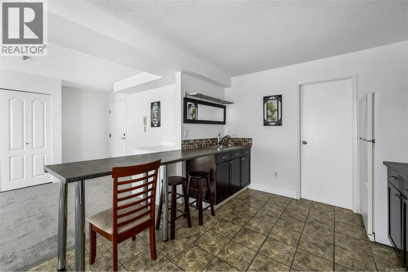 99 18 King George St Property Photo 3
