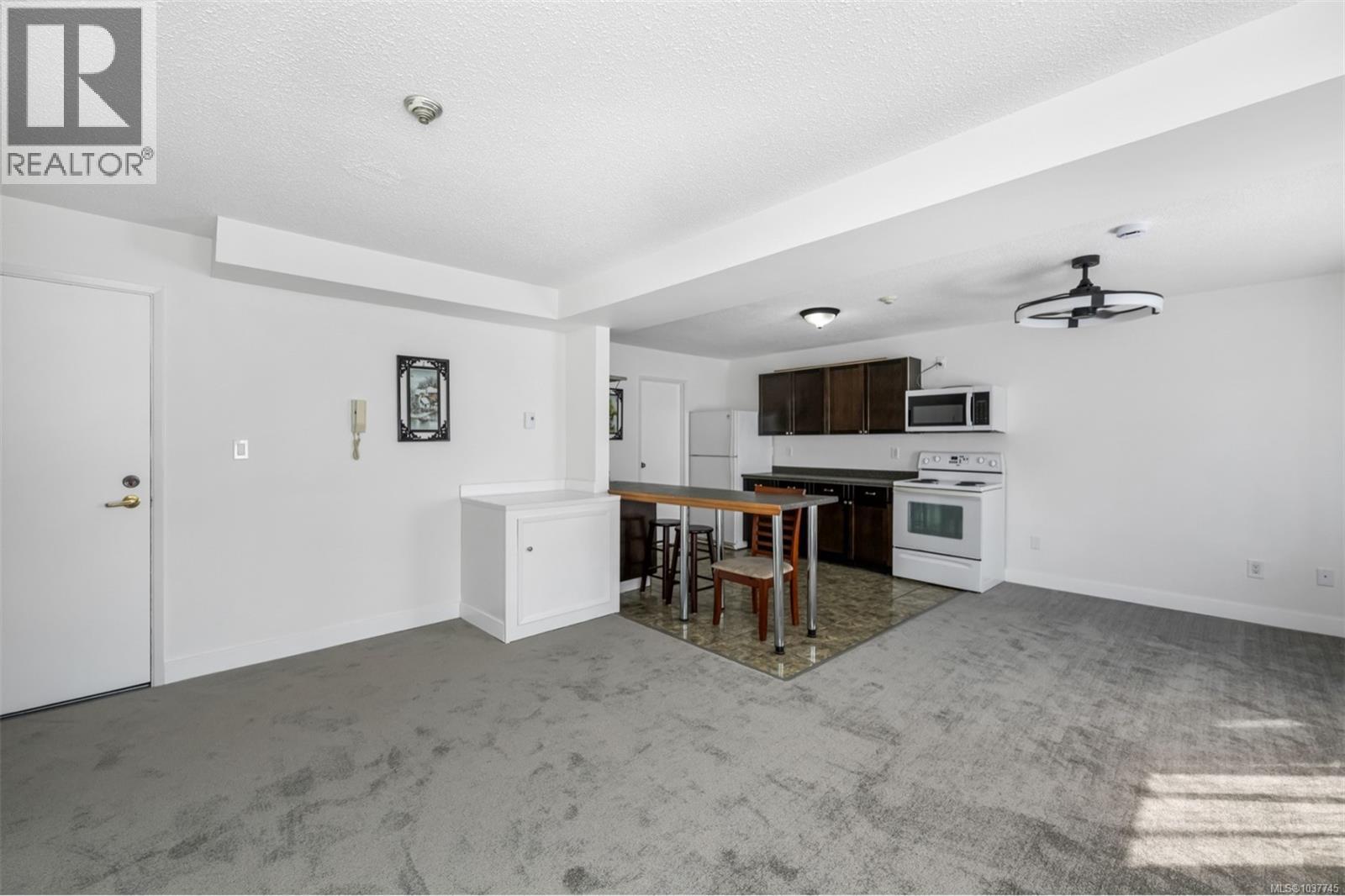 99 18 King George St Property Photo 17