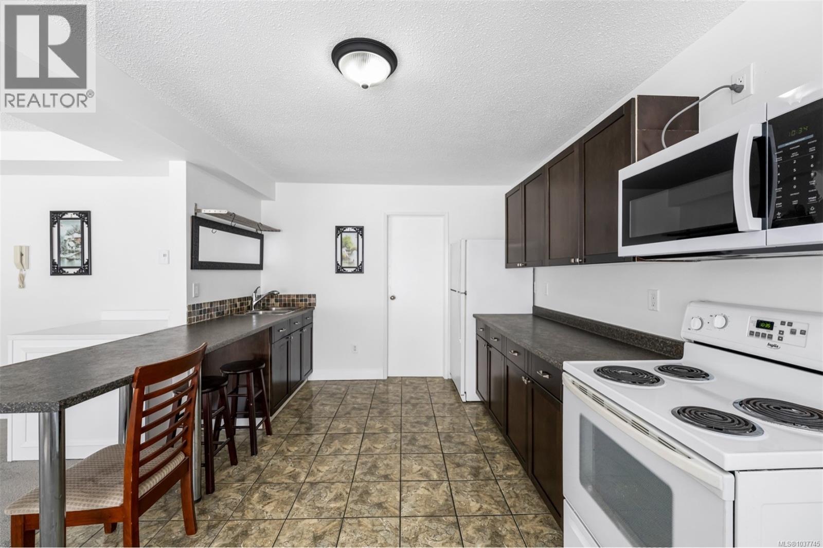 99 18 King George St Property Photo 23