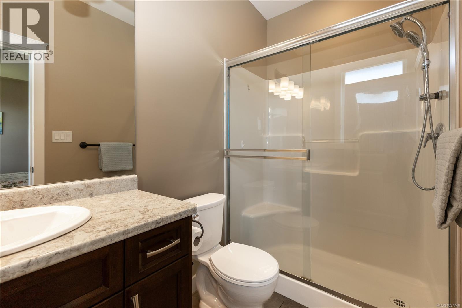 220 Michigan Pl Property Photo 24