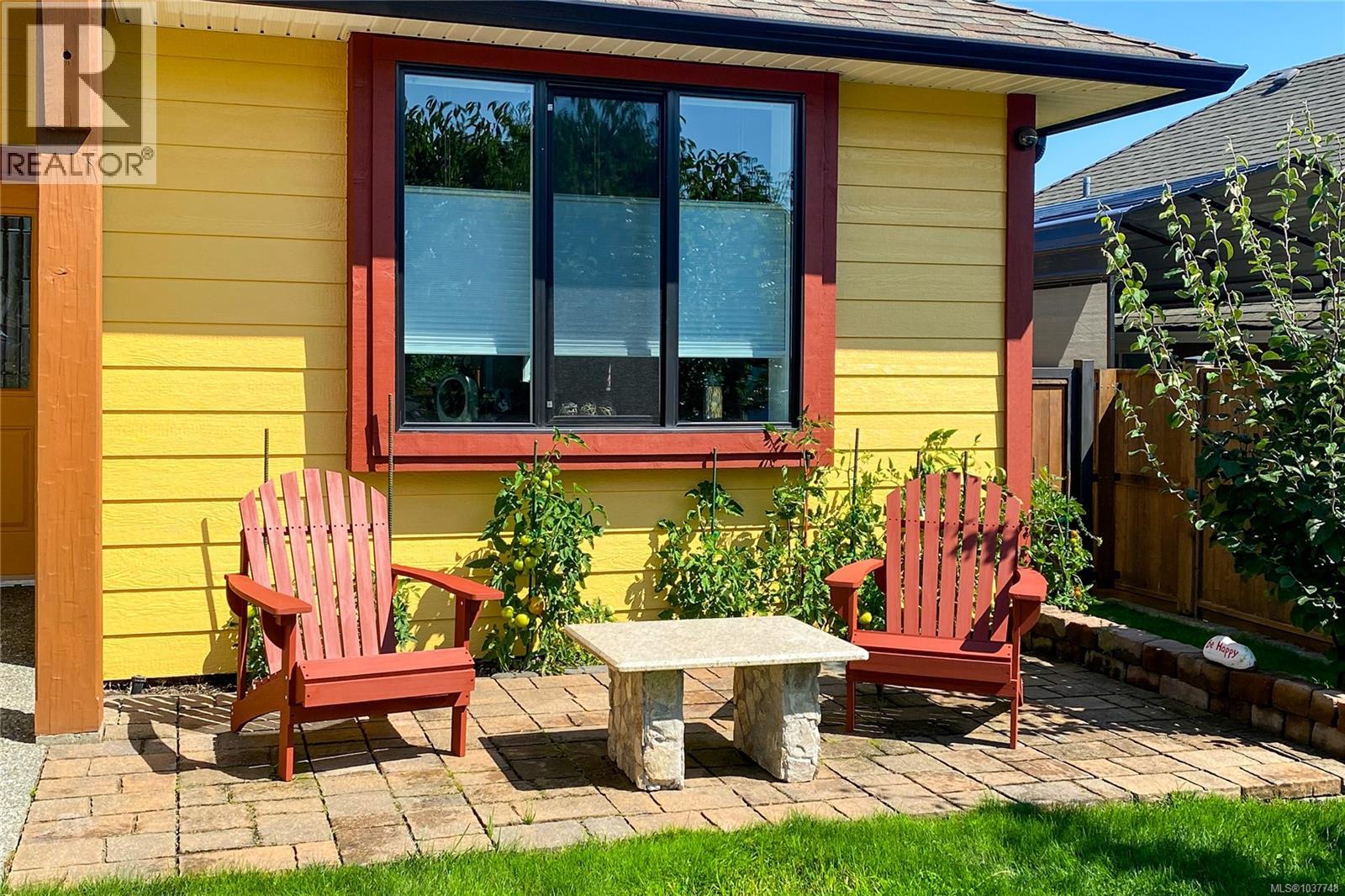 220 Michigan Pl Property Photo 58