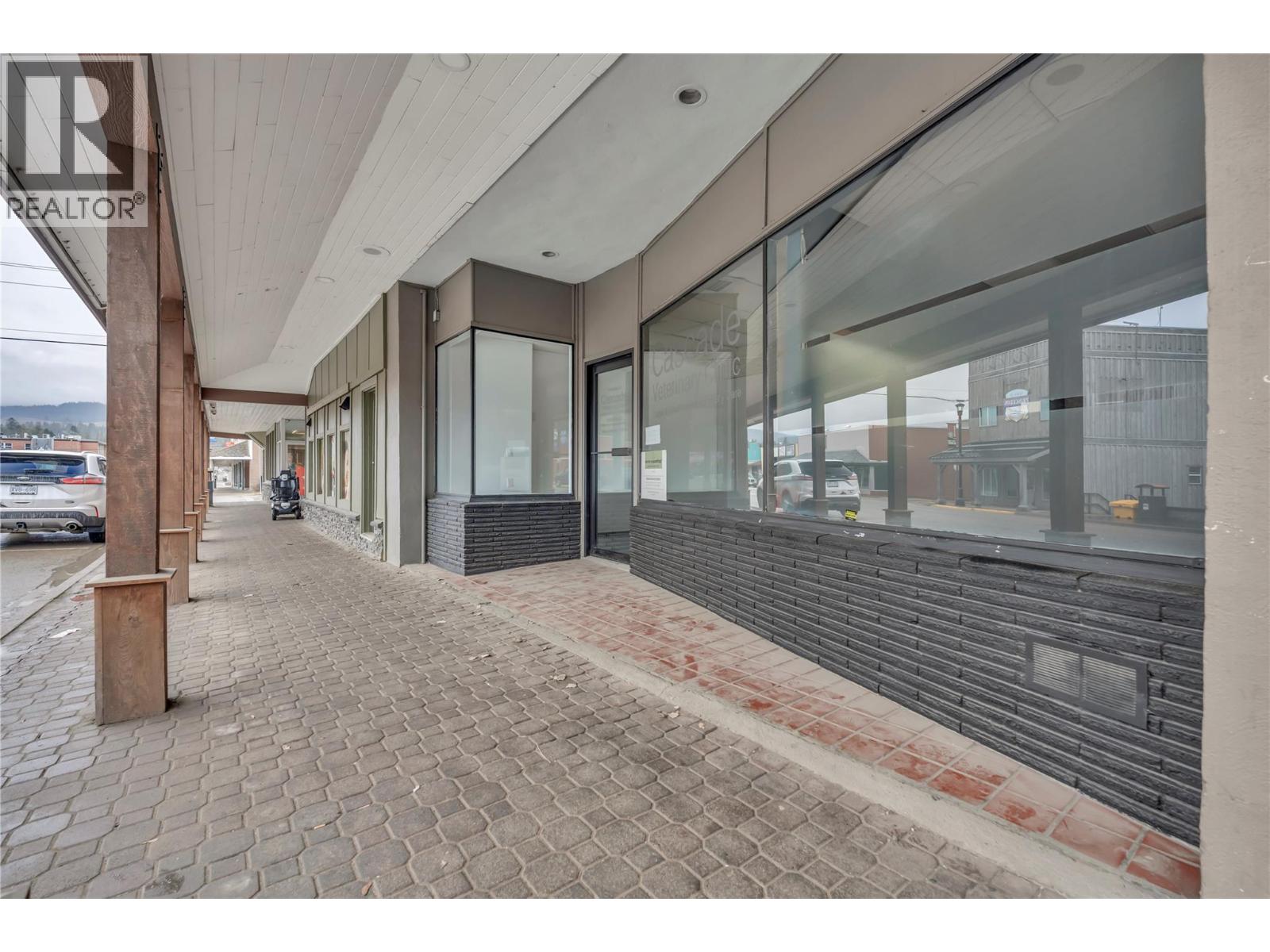 240 Bridge Street Property Photo 5