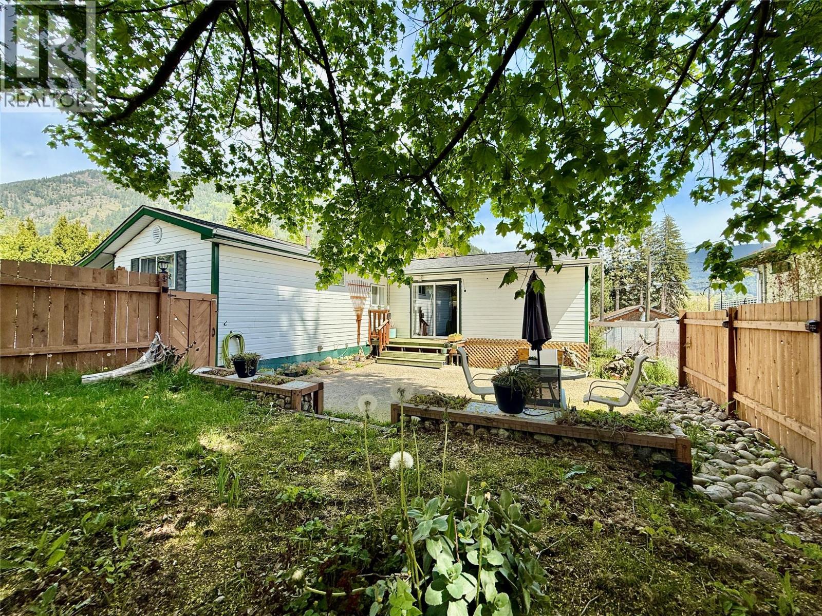209 6th Avenue Property Photo 1