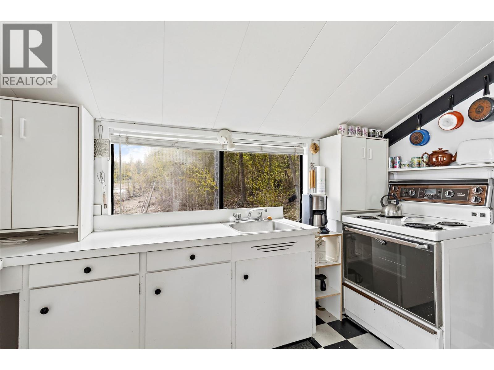 1665 Blind Bay Road Property Photo 10