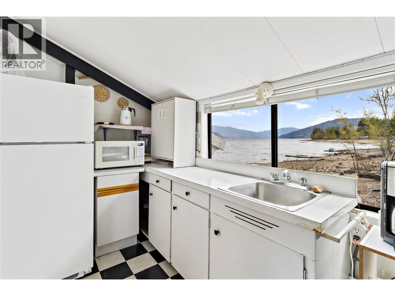 1665 Blind Bay Road Property Photo 11