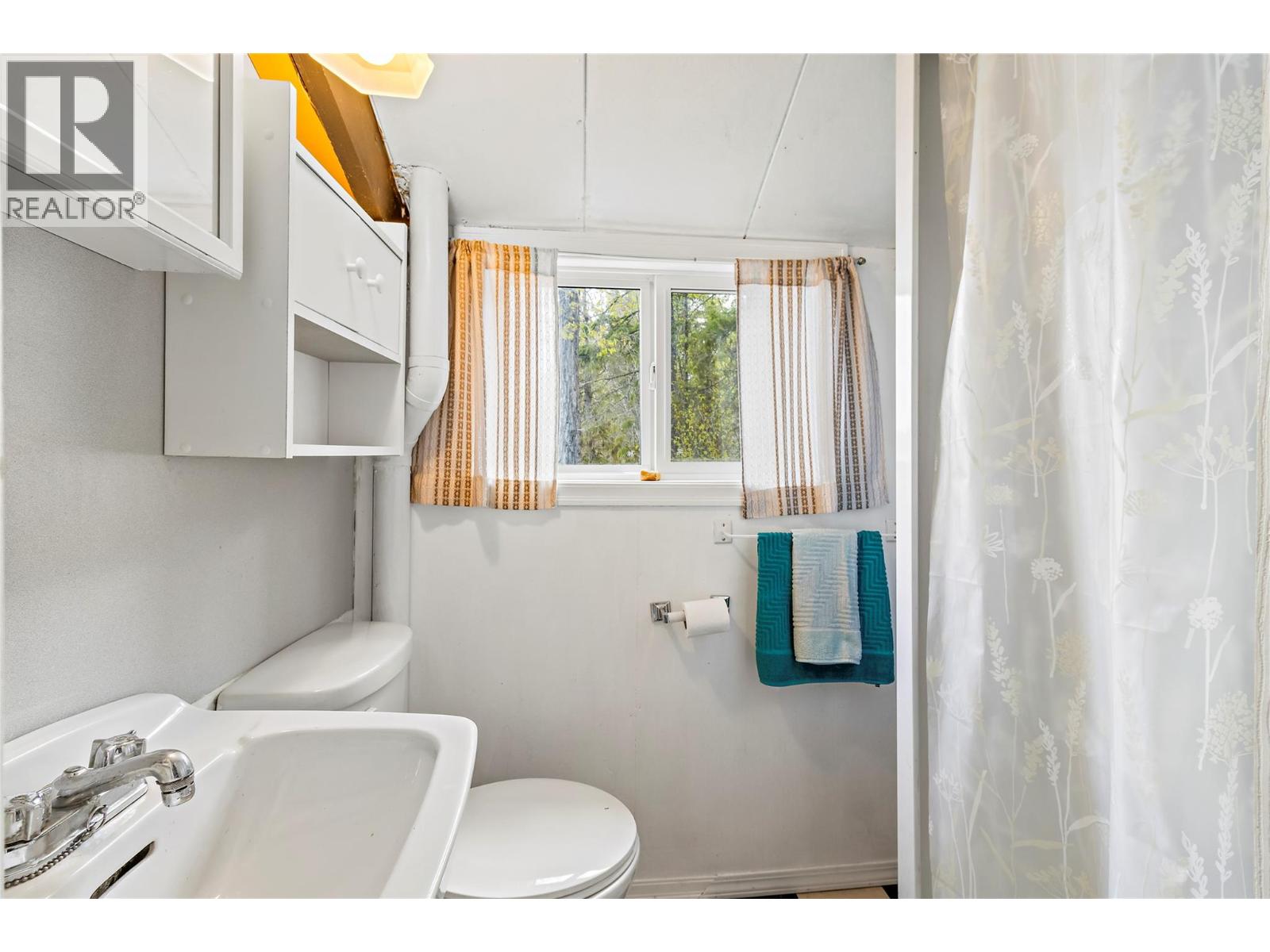 1665 Blind Bay Road Property Photo 21