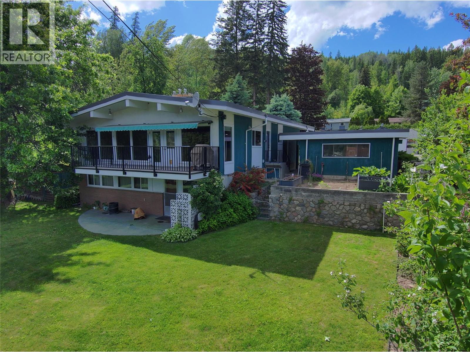 1832 Third Street Property Photo 1