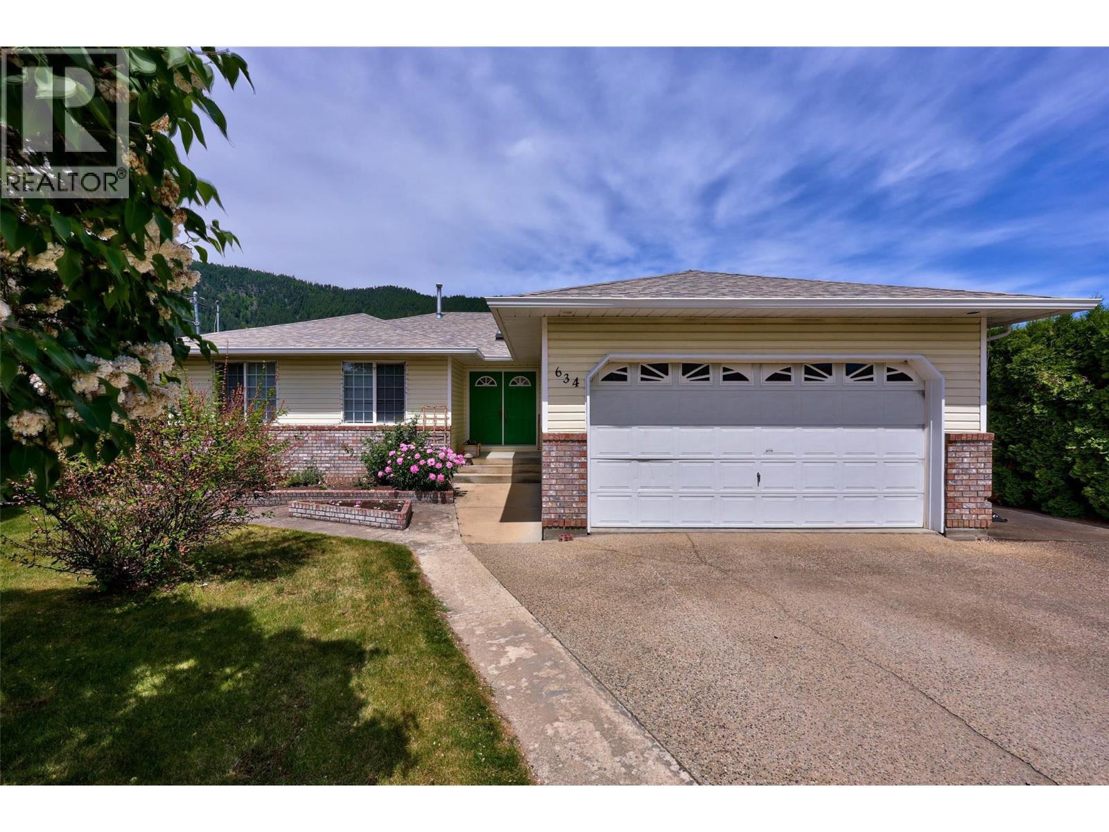 634 Hysop Place Property Photo 5