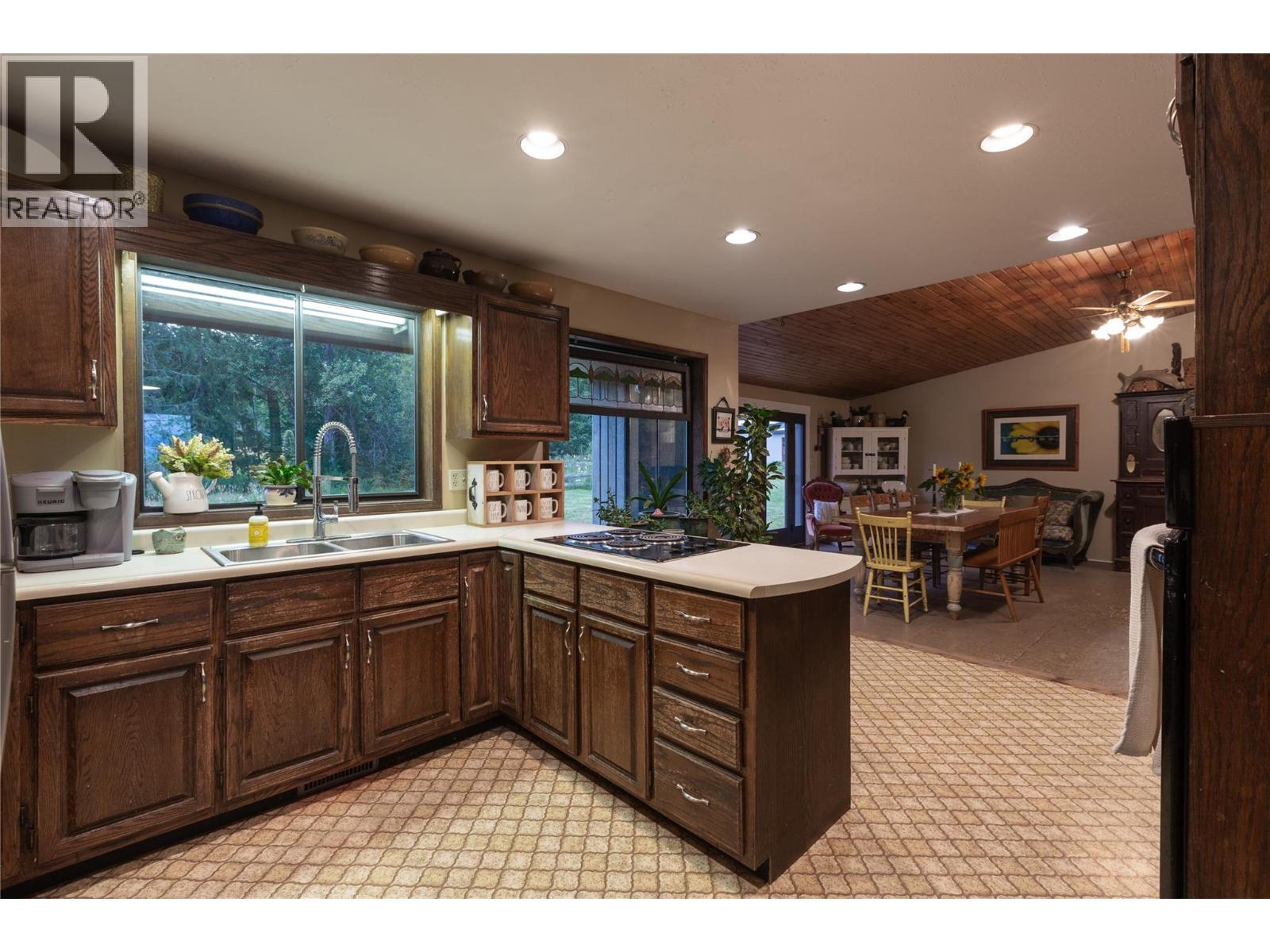 2523 Evans Road Property Photo 12