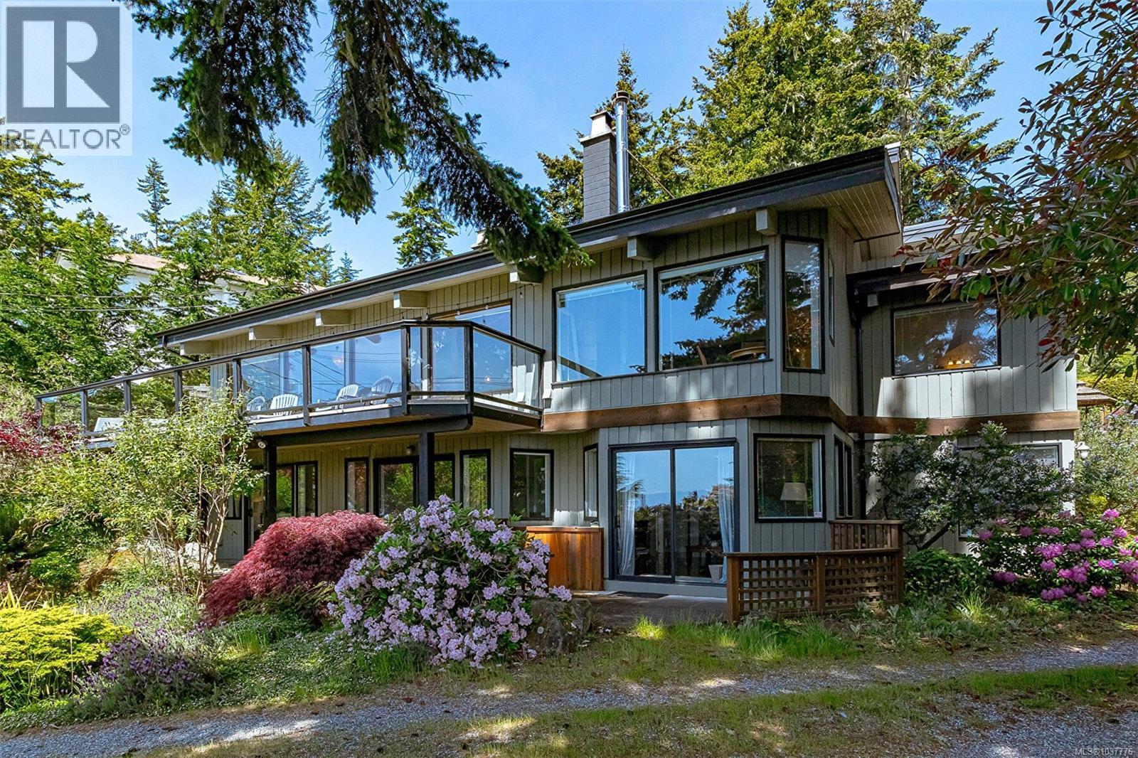 7954 West Coast Rd Property Photo 1