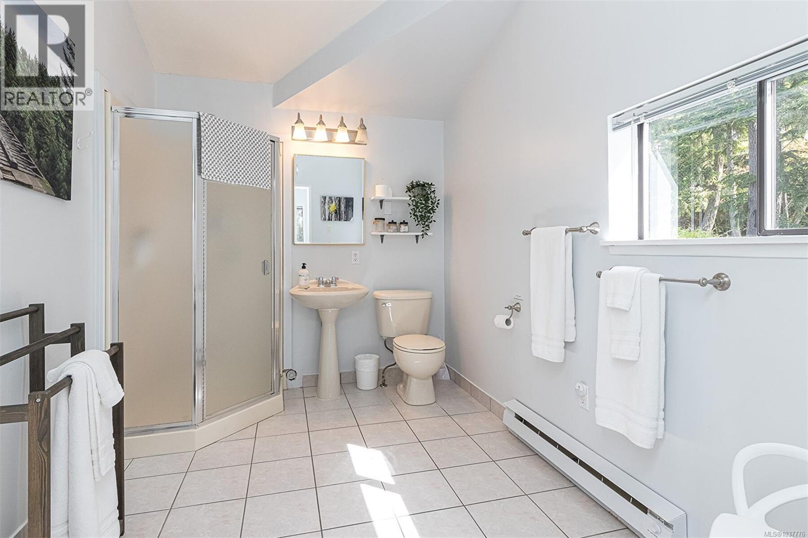 7954 West Coast Rd Property Photo 17