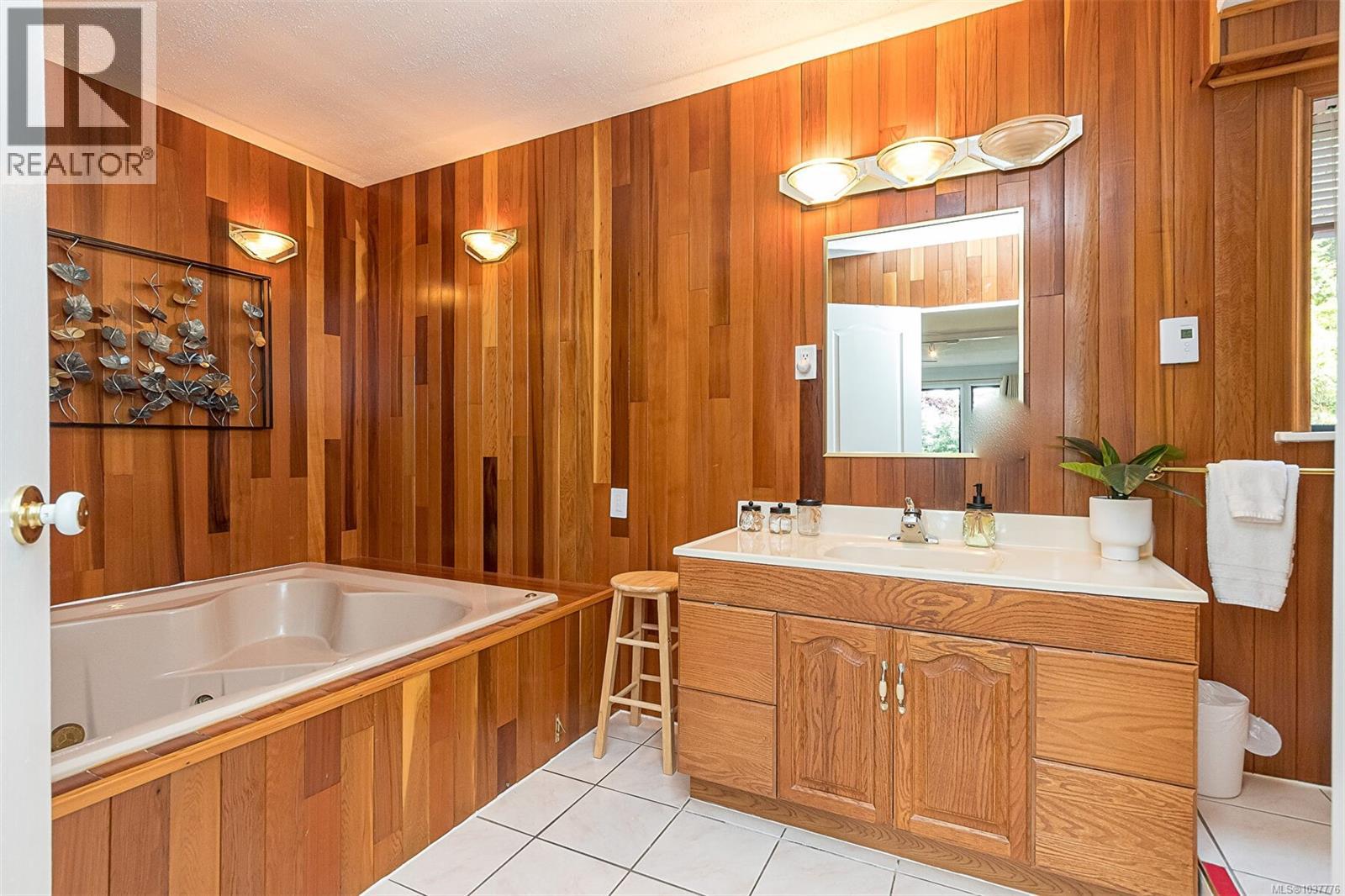 7954 West Coast Rd Property Photo 21