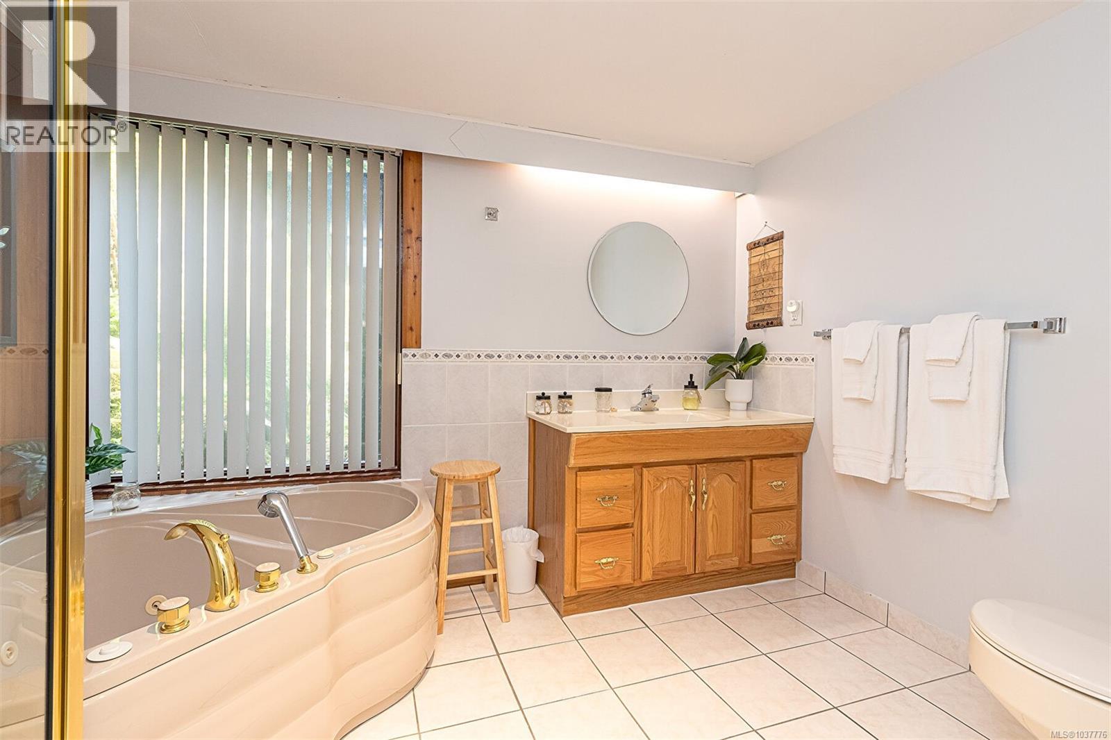 7954 West Coast Rd Property Photo 27