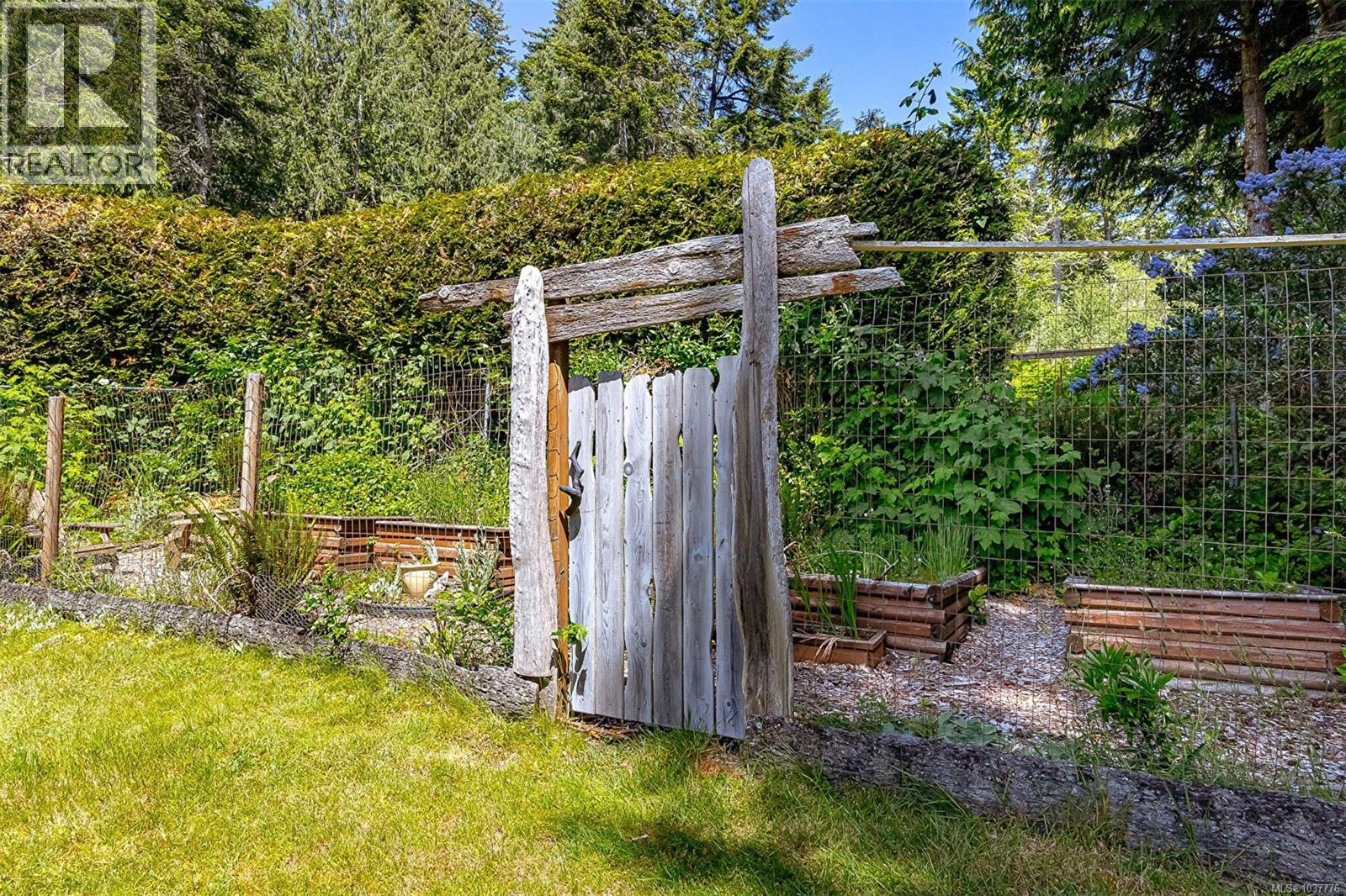 7954 West Coast Rd Property Photo 41