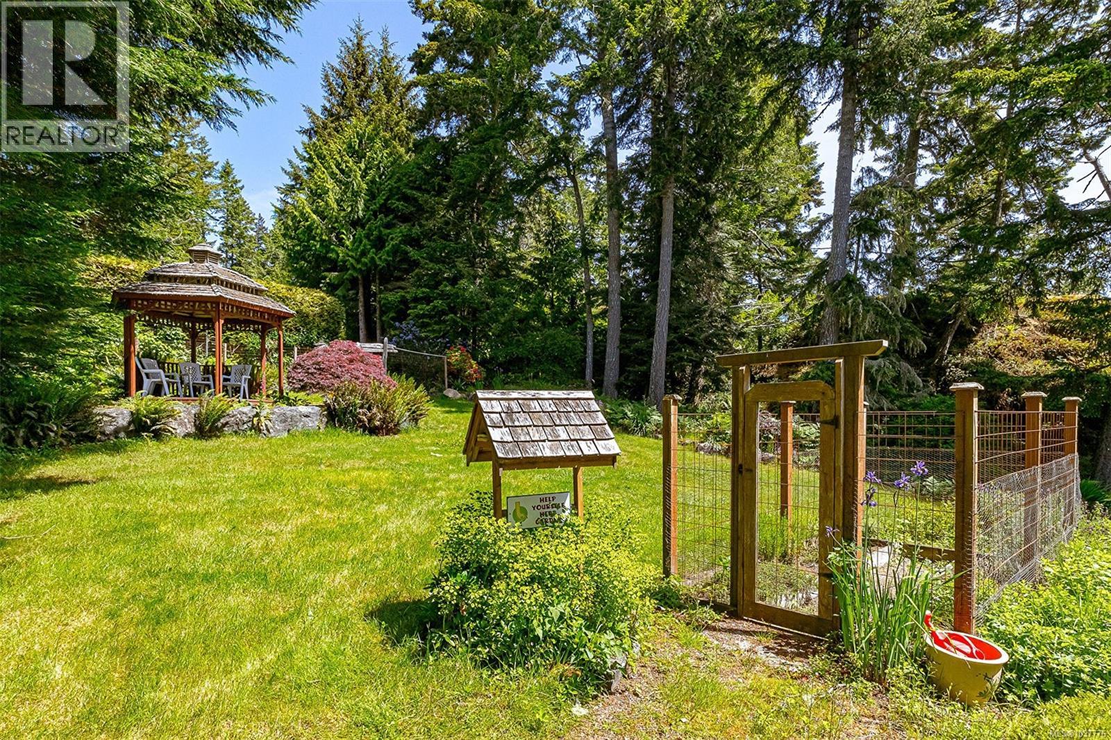 7954 West Coast Rd Property Photo 44