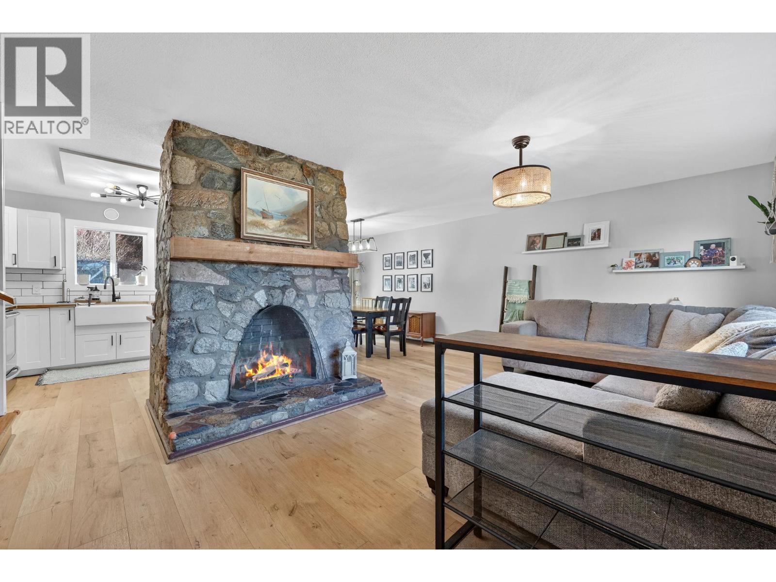 7312 Fintry Delta Road Property Photo 4