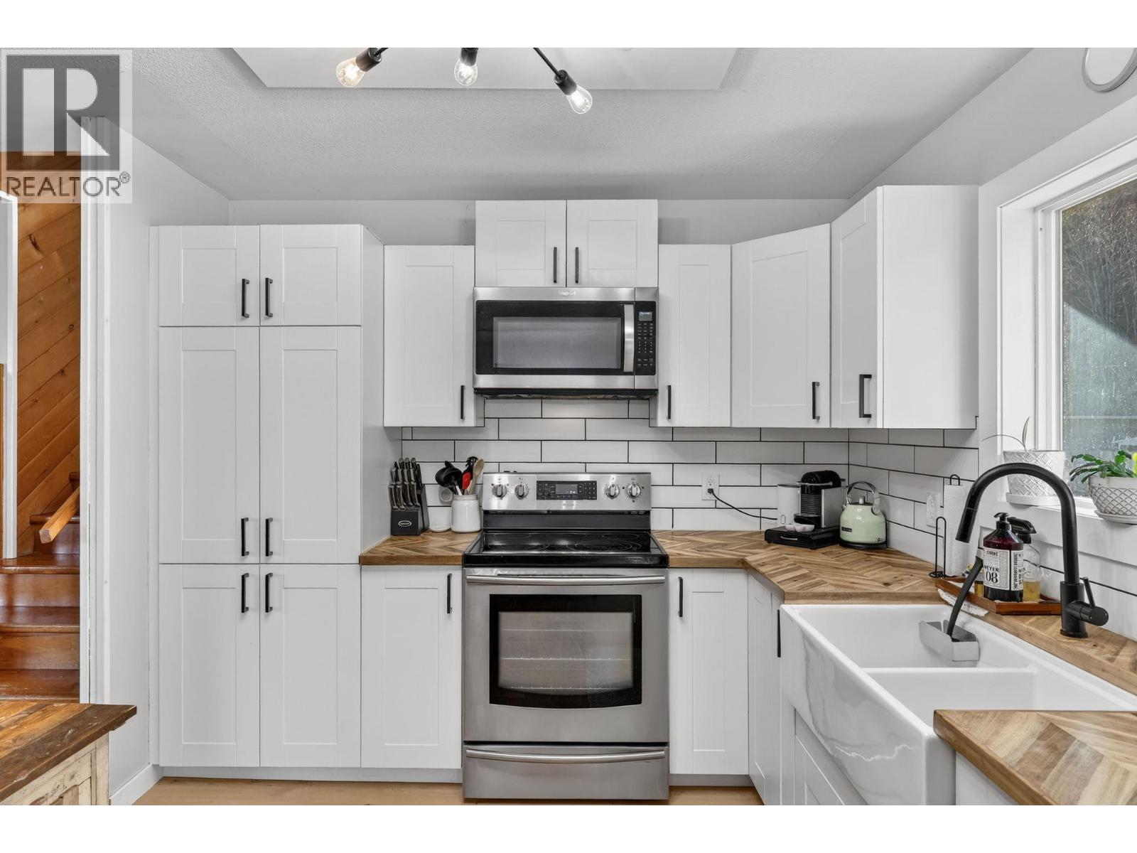 7312 Fintry Delta Road Property Photo 12
