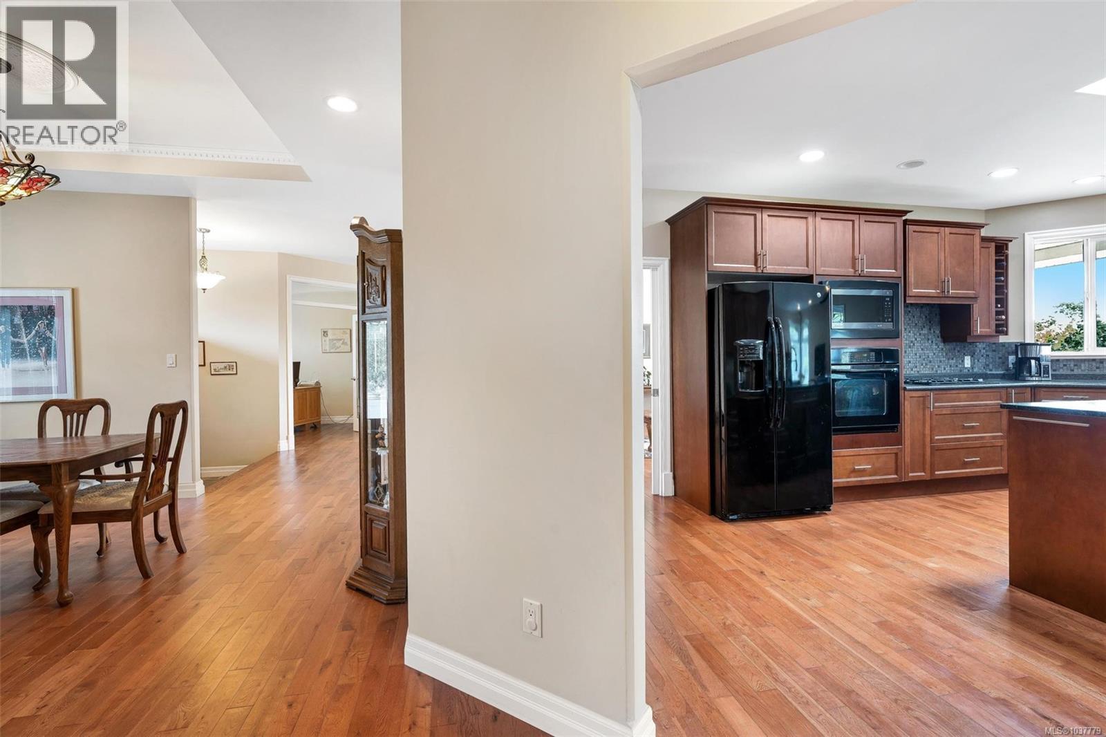 2348 Coopers Hawk Rise Property Photo 29