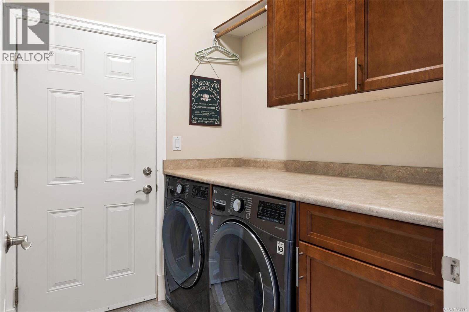 2348 Coopers Hawk Rise Property Photo 45