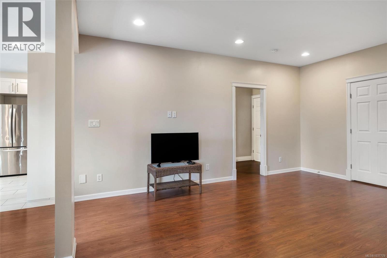 2348 Coopers Hawk Rise Property Photo 57