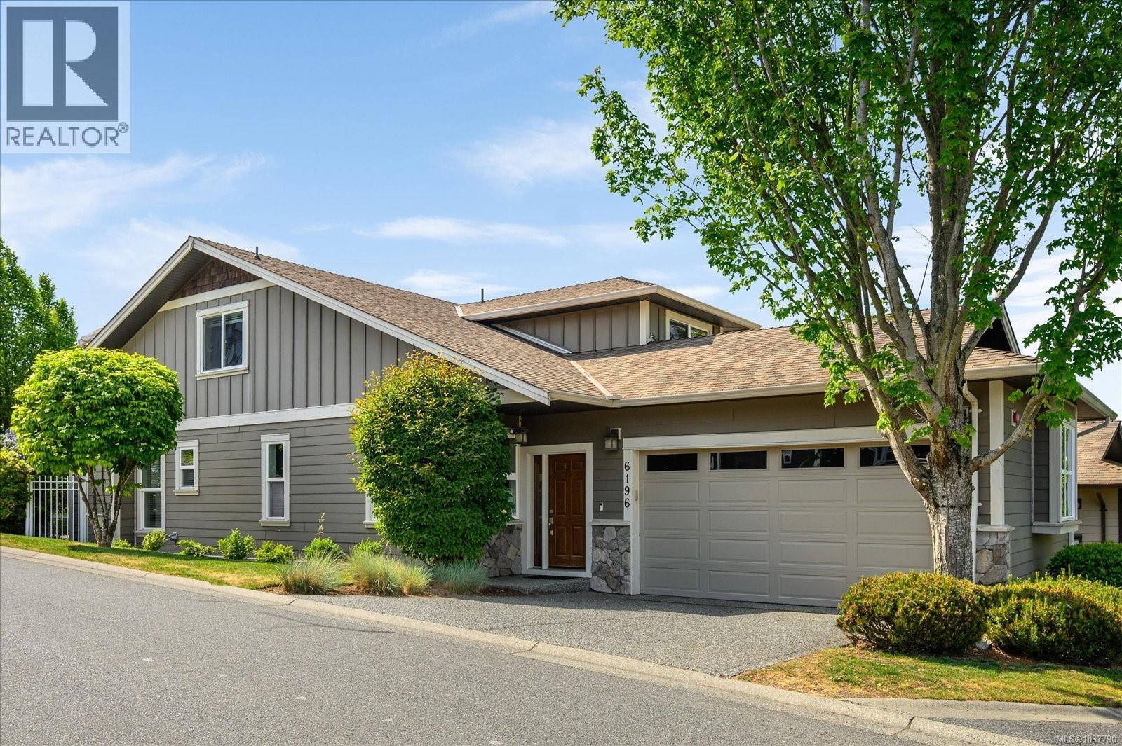 6196 Strathcona Pl