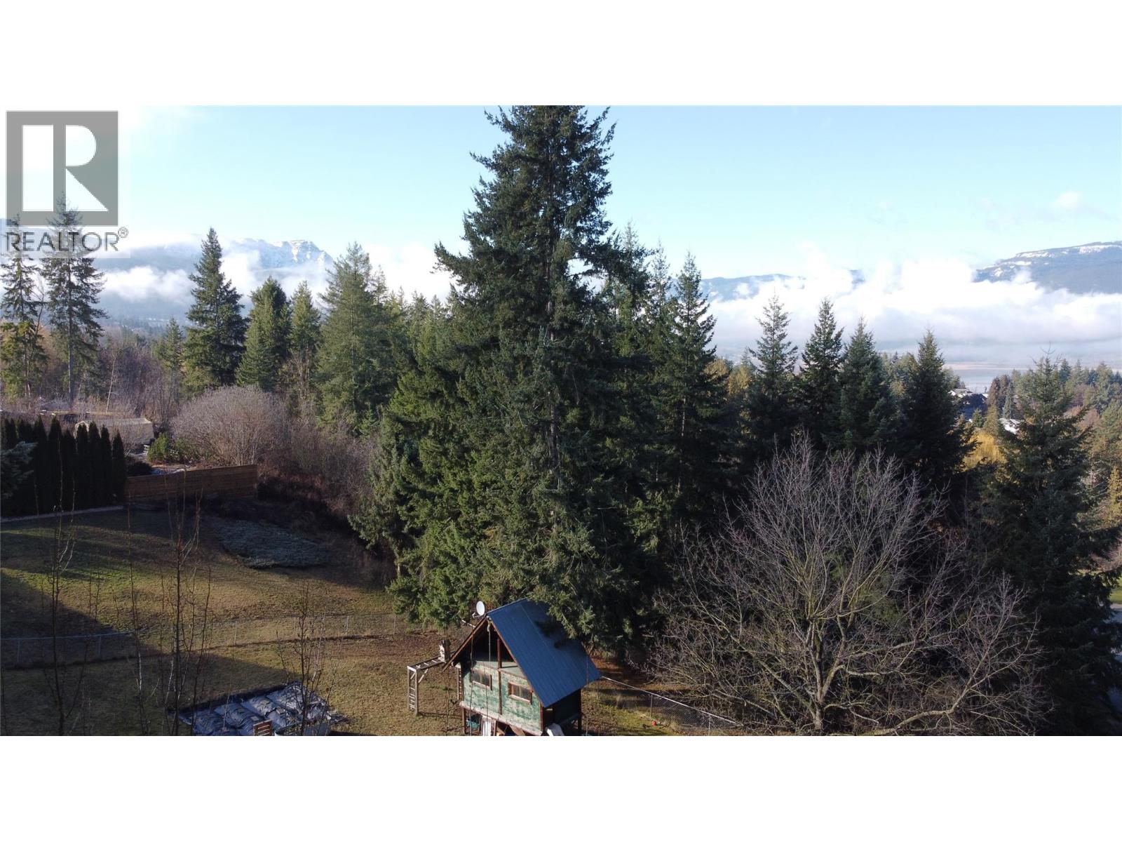 2311 28 Street Property Photo 9