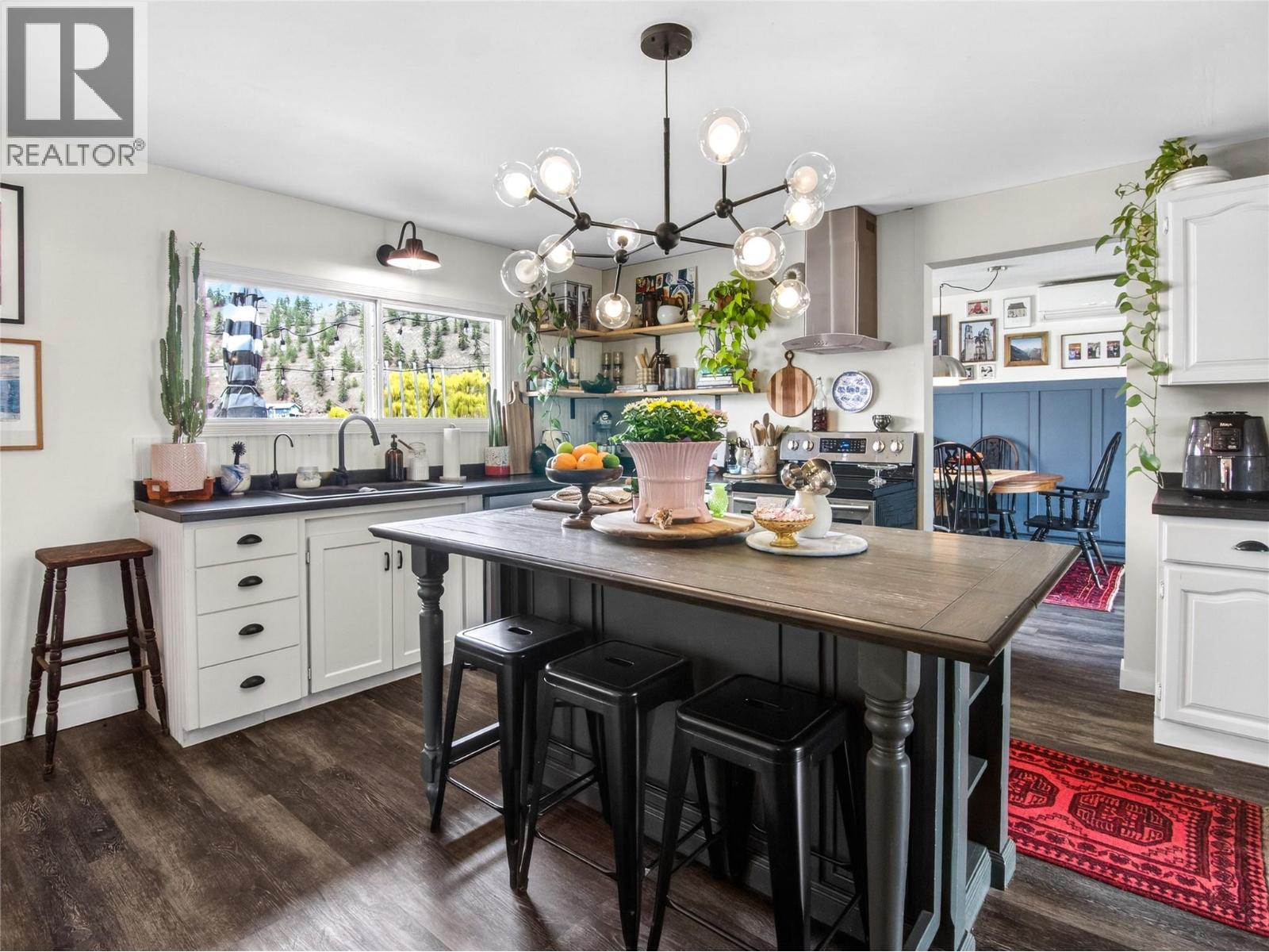 8114 River Road Property Photo 4