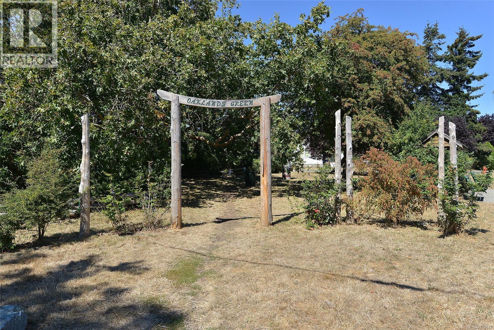 2936 Queenston St Property Photo 26