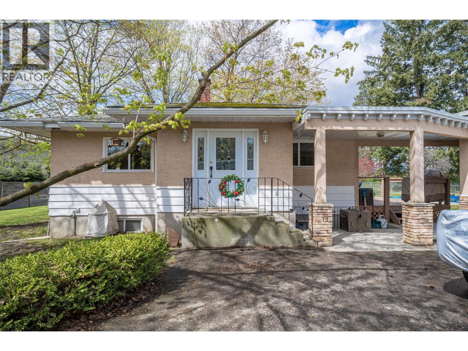 10003 6 Highway Property Photo 1