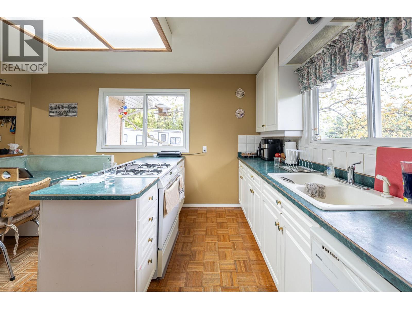10003 6 Highway Property Photo 4