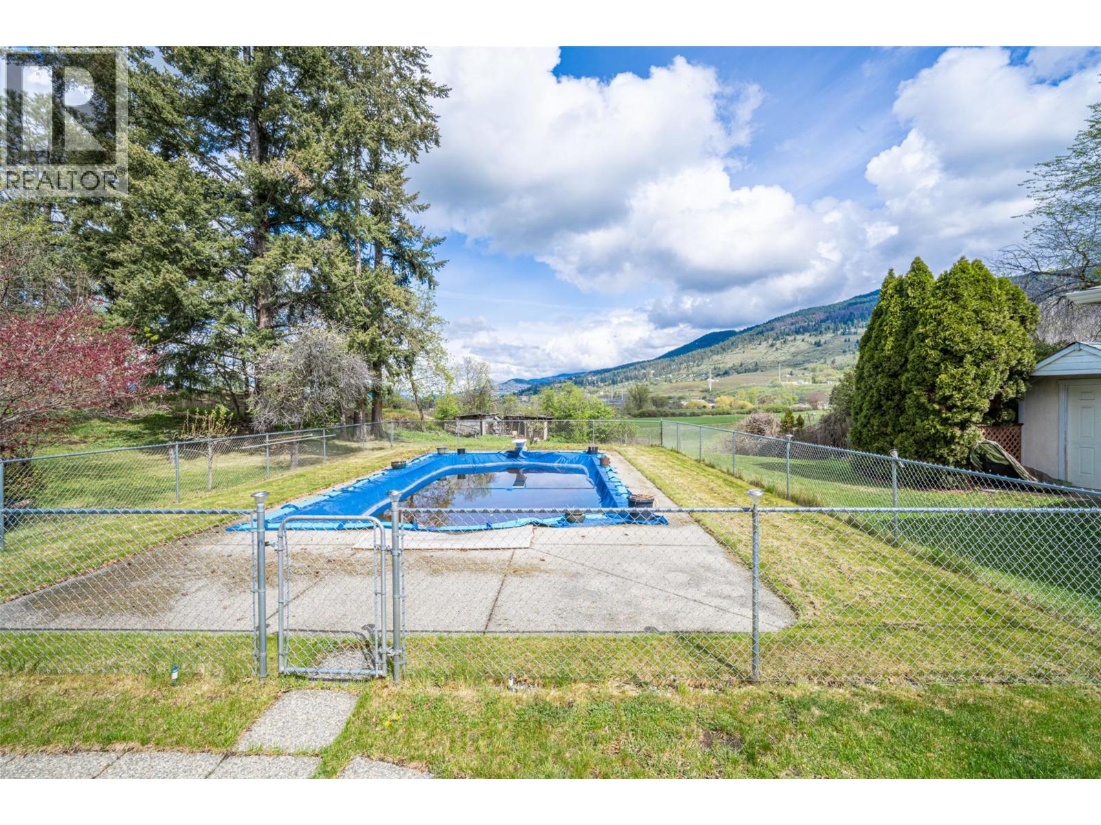 10003 6 Highway Property Photo 5