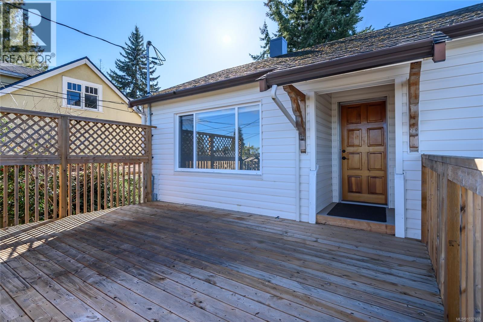 649 Mcphee Ave Property Photo 2