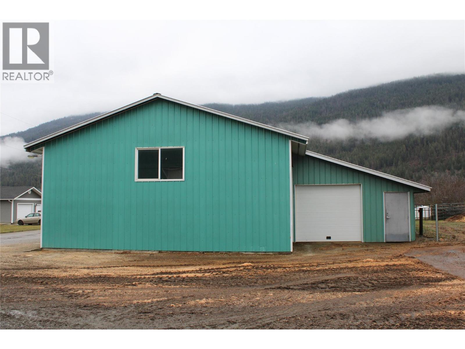 4809 Back Enderby Road Property Photo 14