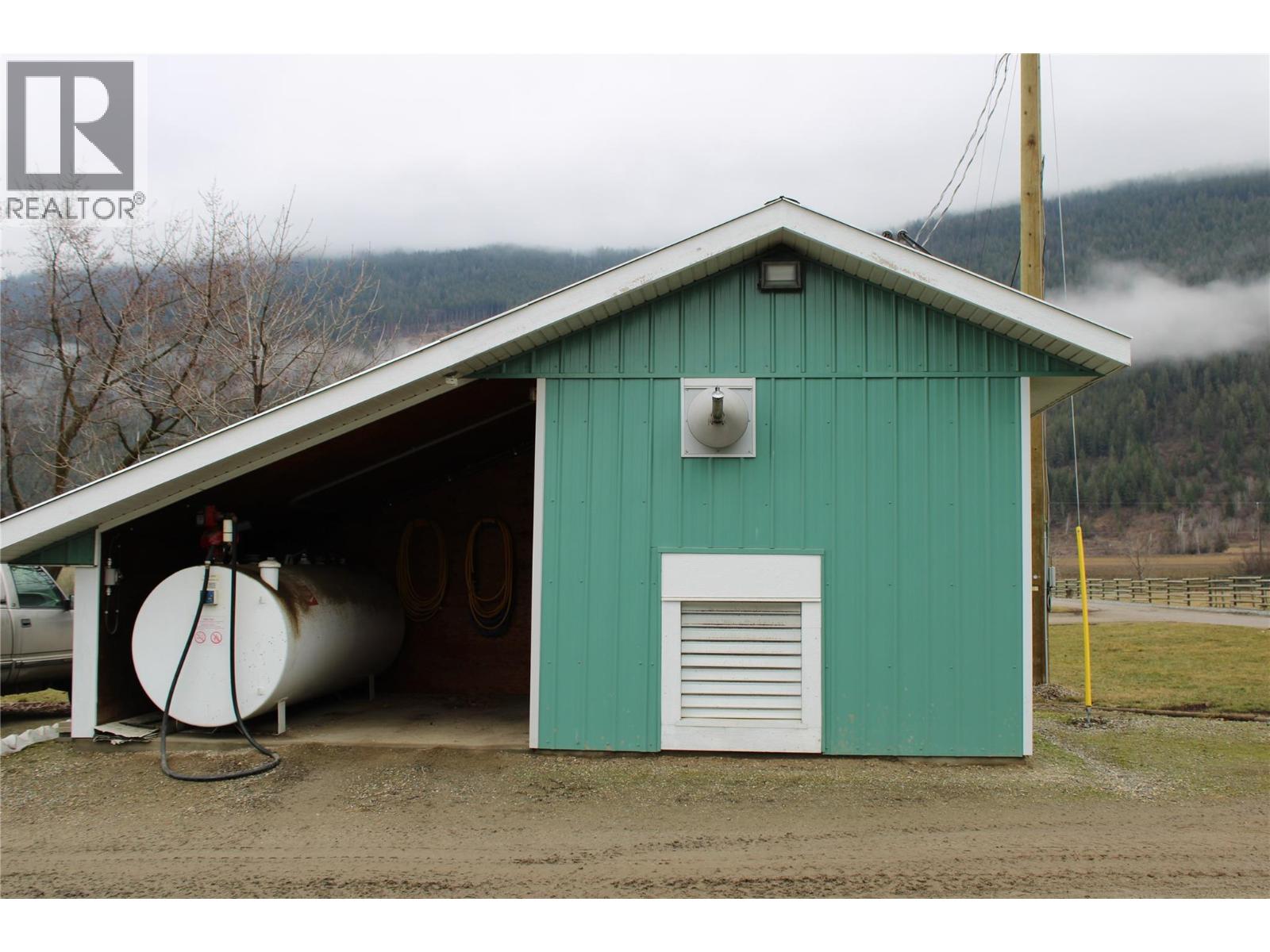 4809 Back Enderby Road Property Photo 19