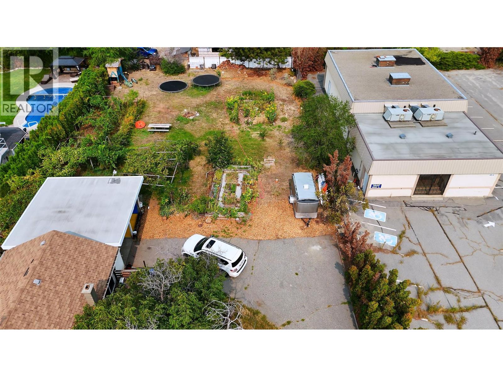 9700 Julia Street Property Photo 5