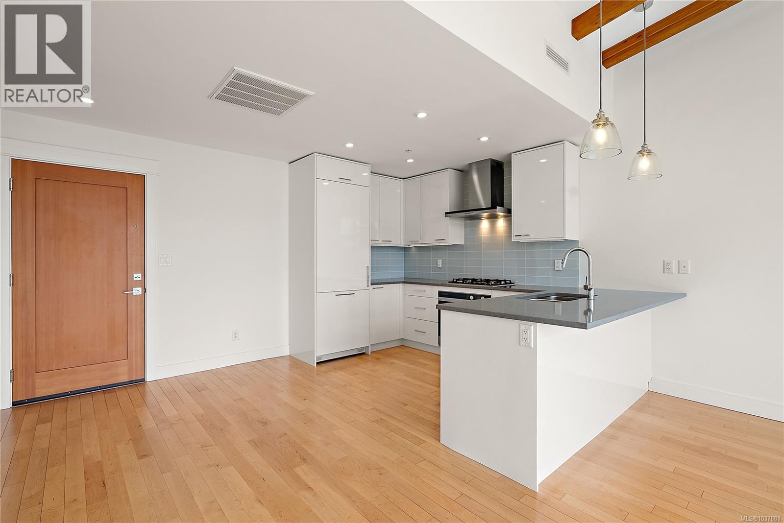 603 916 Lyall St Property Photo 10