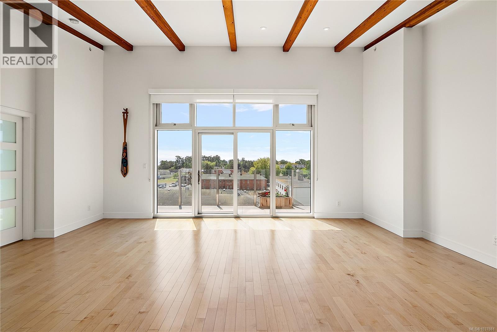 603 916 Lyall St Property Photo 13