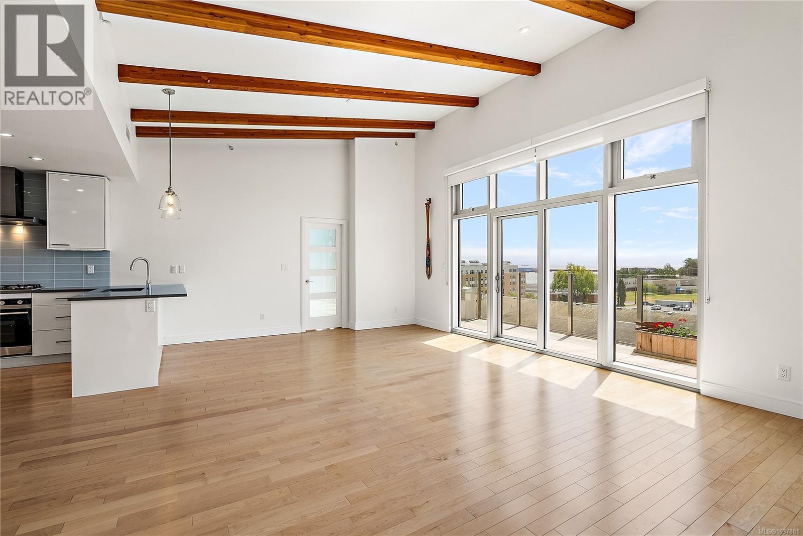 603 916 Lyall St Property Photo 15